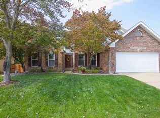565 Oak Leaf Manor Ct, Ballwin, MO 63021