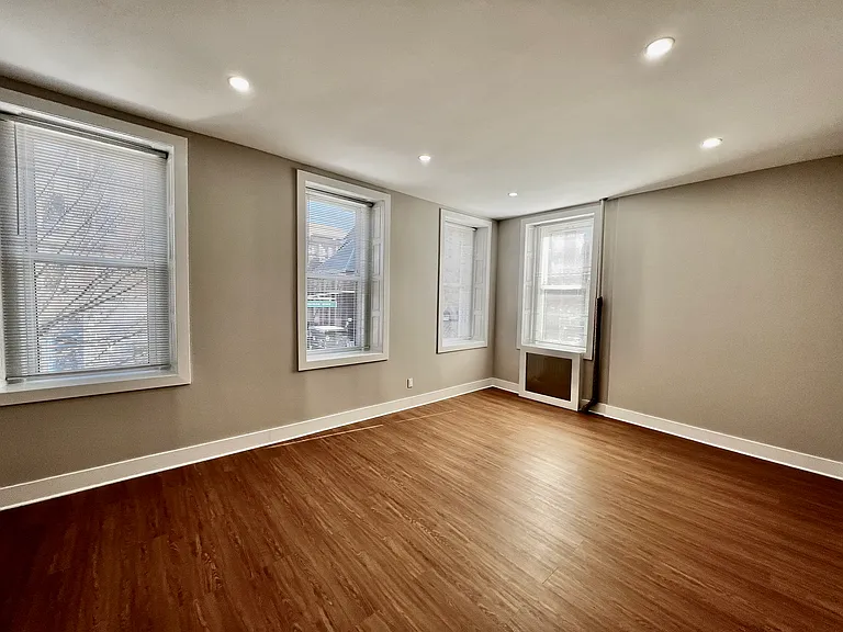 48-20 Vernon Blvd #2 — Photo 14