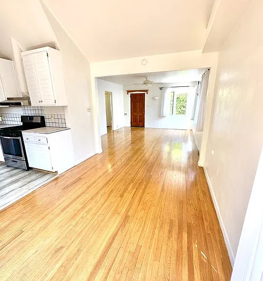 9012 Phyllis Ave — Photo 6