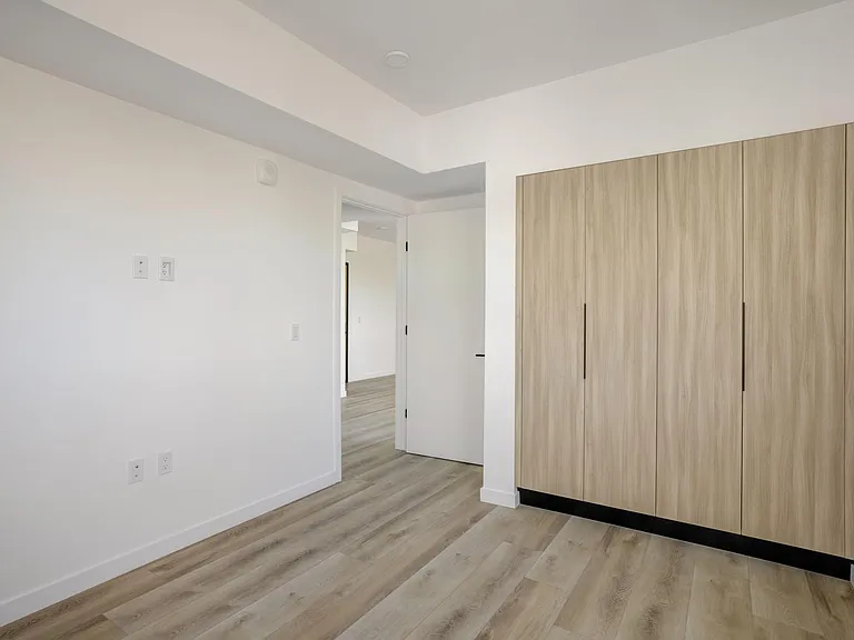 Fairfax Apartments — Photo 24