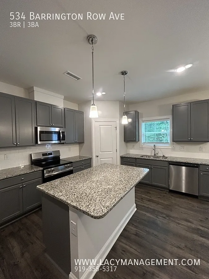 3 bed, 2.5 bath, 1700 sqft, $1,795 — Photo 3