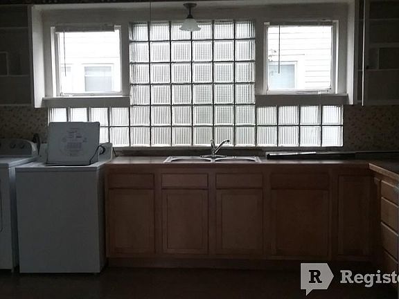 3rd image of 503 Burke St