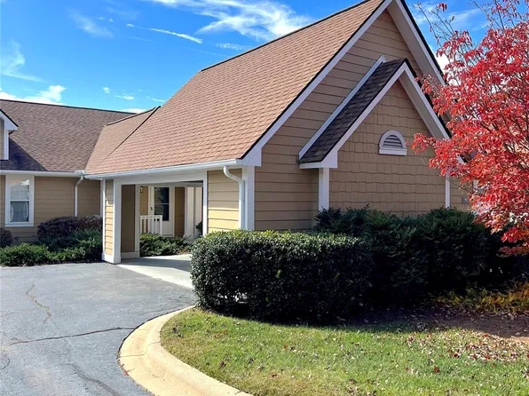 1902 Hyde Park Dr, Asheville, NC 28806