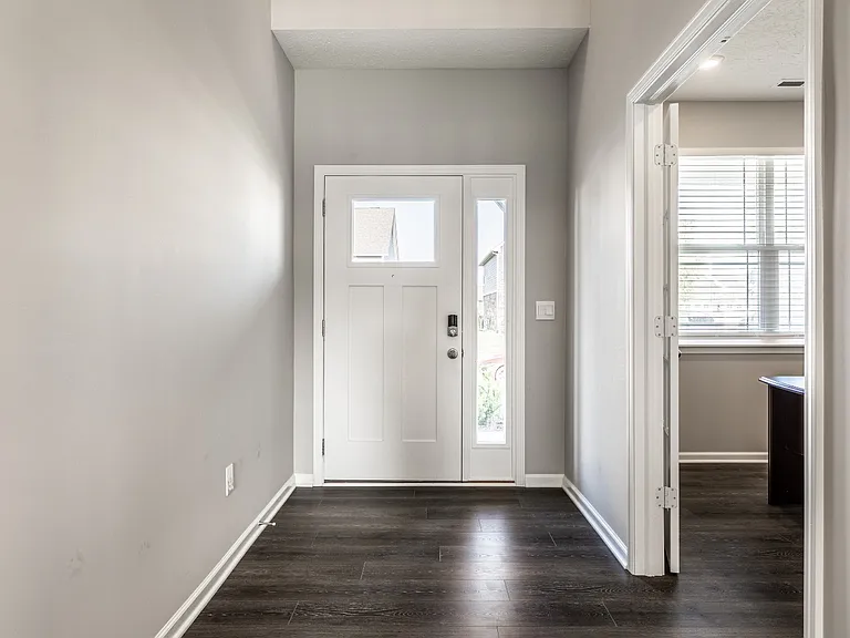 1711 Pelham Dr — Photo 9