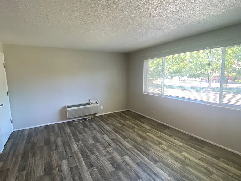 401 S Holly St — Photo 39