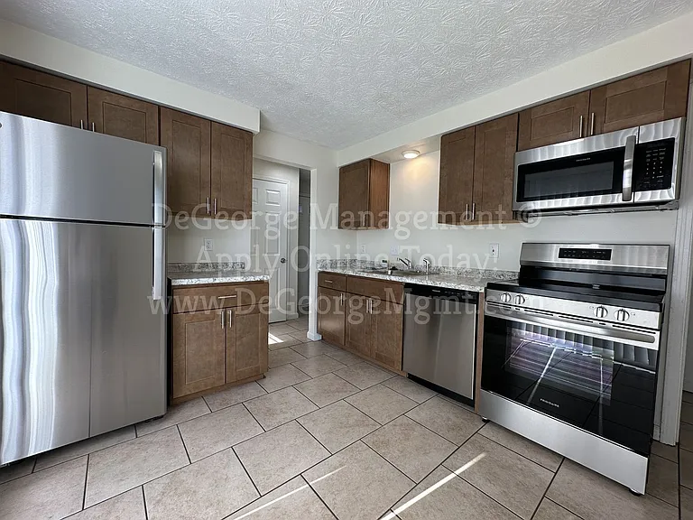 Sterling Square Townhomes — Photo 7