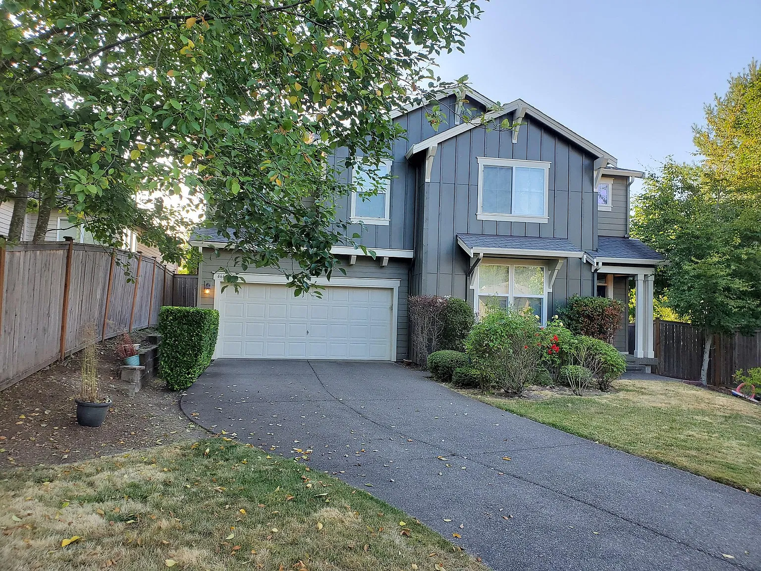 4 bed, 2.5 bath, 2220 sqft, $3,950 — Photo 2