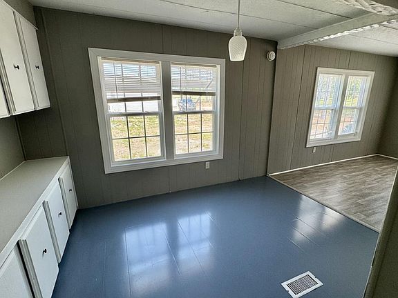 5th image of 336 Armstrong Rd