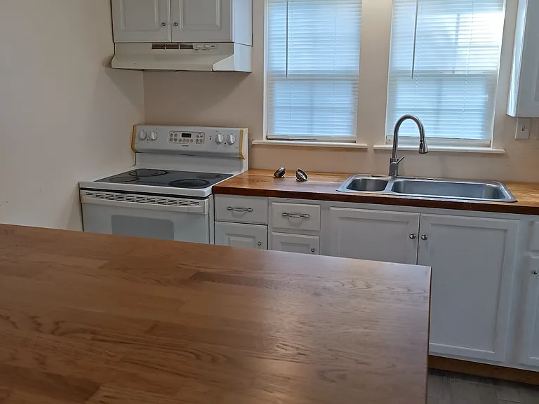 491 W Outer Dr — Photo 2