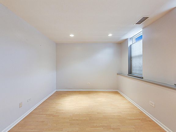 5th image of 1633 W Superior St #1