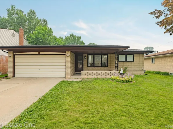 37719 Adrian Dr, Sterling Heights, MI 48310