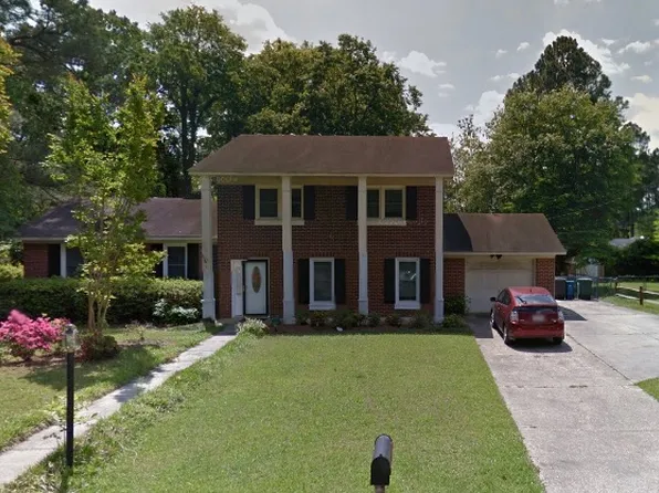 562 Lennox Dr, Fayetteville, NC 28303