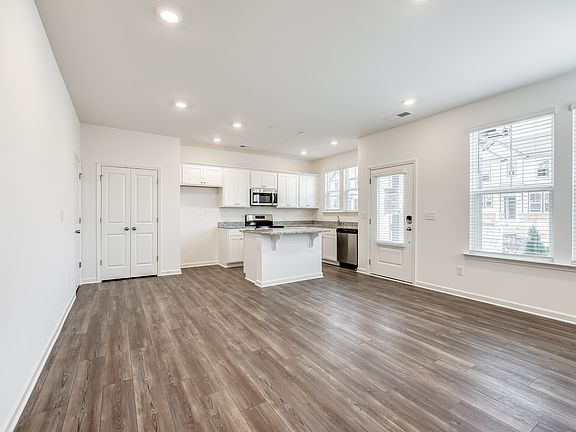 4th image of 256 Banner Rd