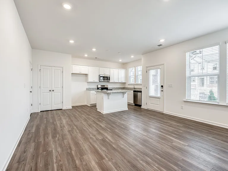 123 Star Ct — Photo 3
