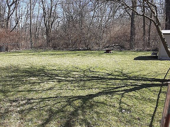 3rd image of 1916 Rosewood Dr