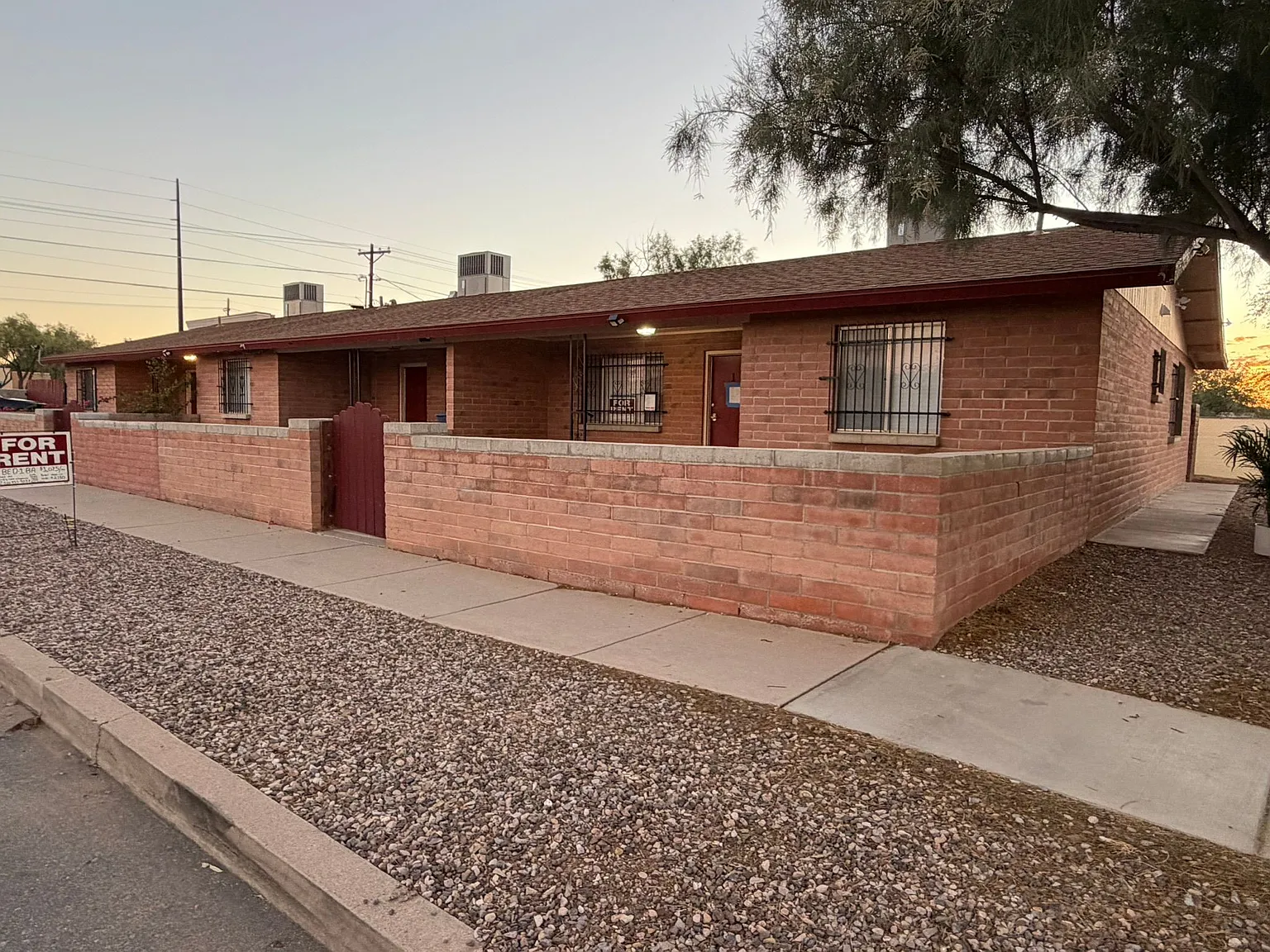 2 bed, 1.0 bath, 900 sqft, $1,075 — Photo 1