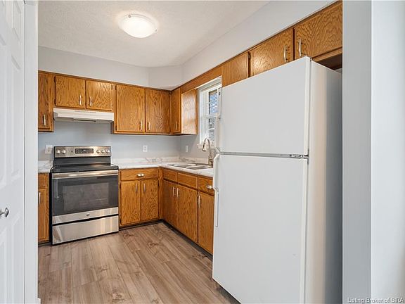 3rd image of 805 Charles Douglas St NE