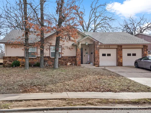 3111 Magnolia Dr, Sand Springs, OK 74063