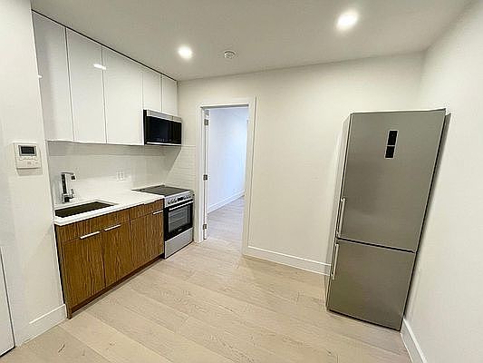 1st image of 440 10th Ave APT 3FN