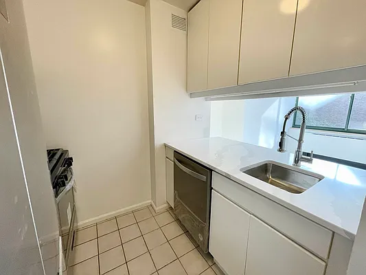 Rented by Tabak Real Estate | media 34