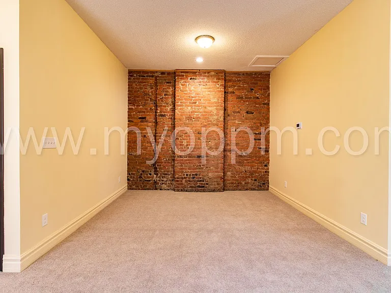 1146 S 32nd St — Photo 8