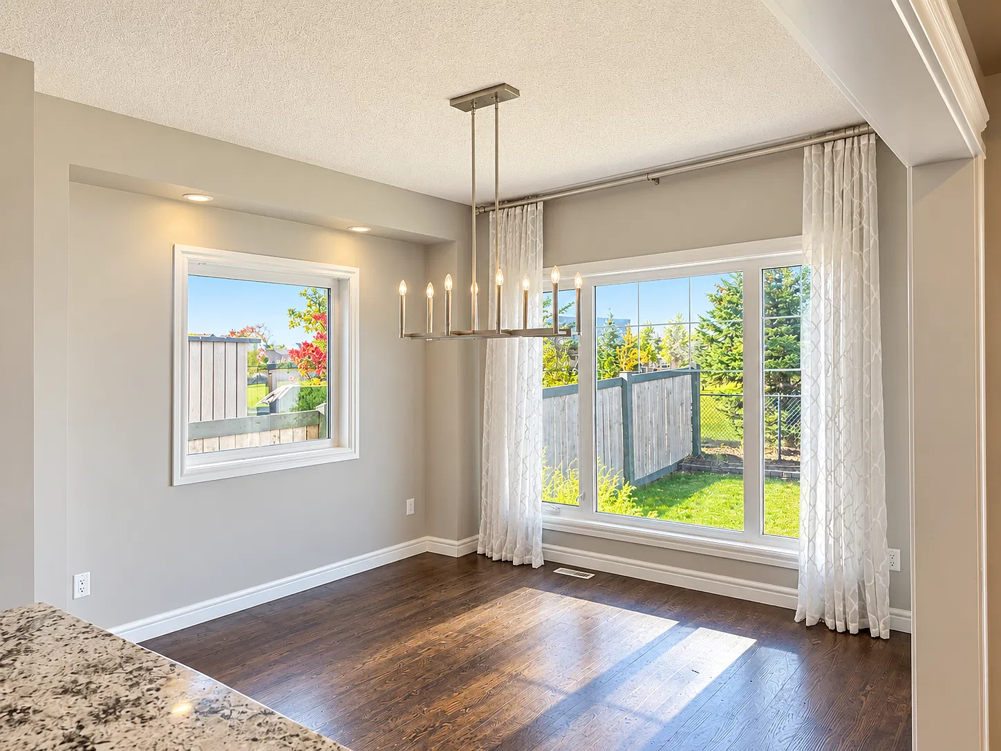 Summerside 4 Bed 3 Bath Home For Rent Edmonton — Photo 3