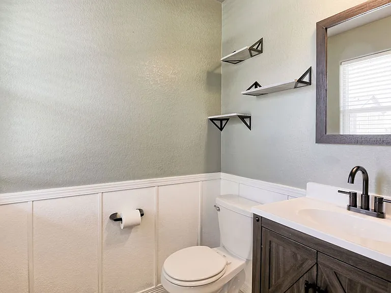 1748 Ruddlesway Dr — Photo 4