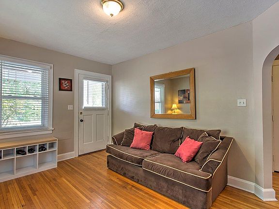 3rd image of 3729 Carlton Ave