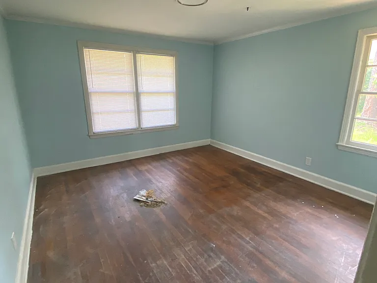 406 Chester Ave — Photo 5