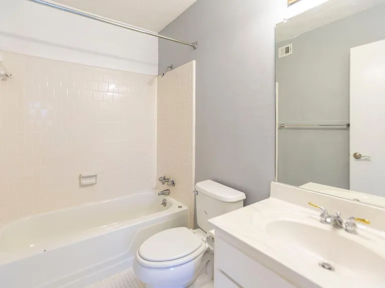 2446 Lehaven Dr — Photo 18