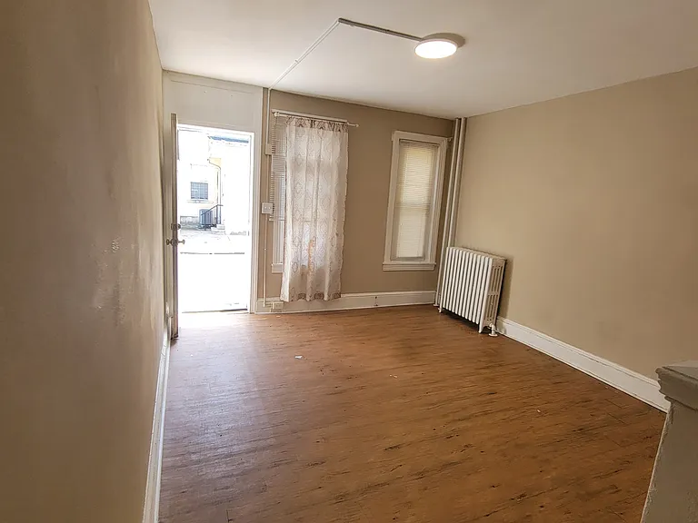 627 Corson St — Photo 17
