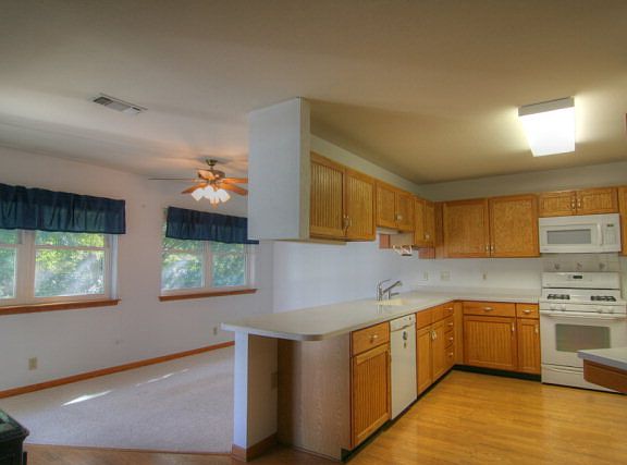2nd image of 212 Broadmoor Dr