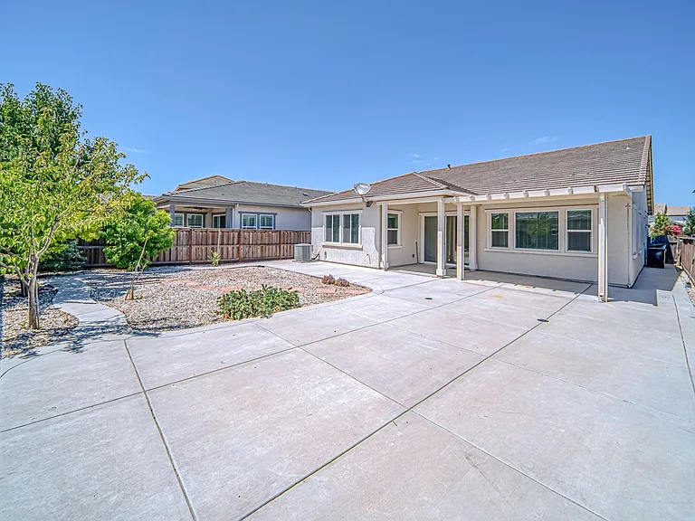 1914 Balsam Ct — Photo 8