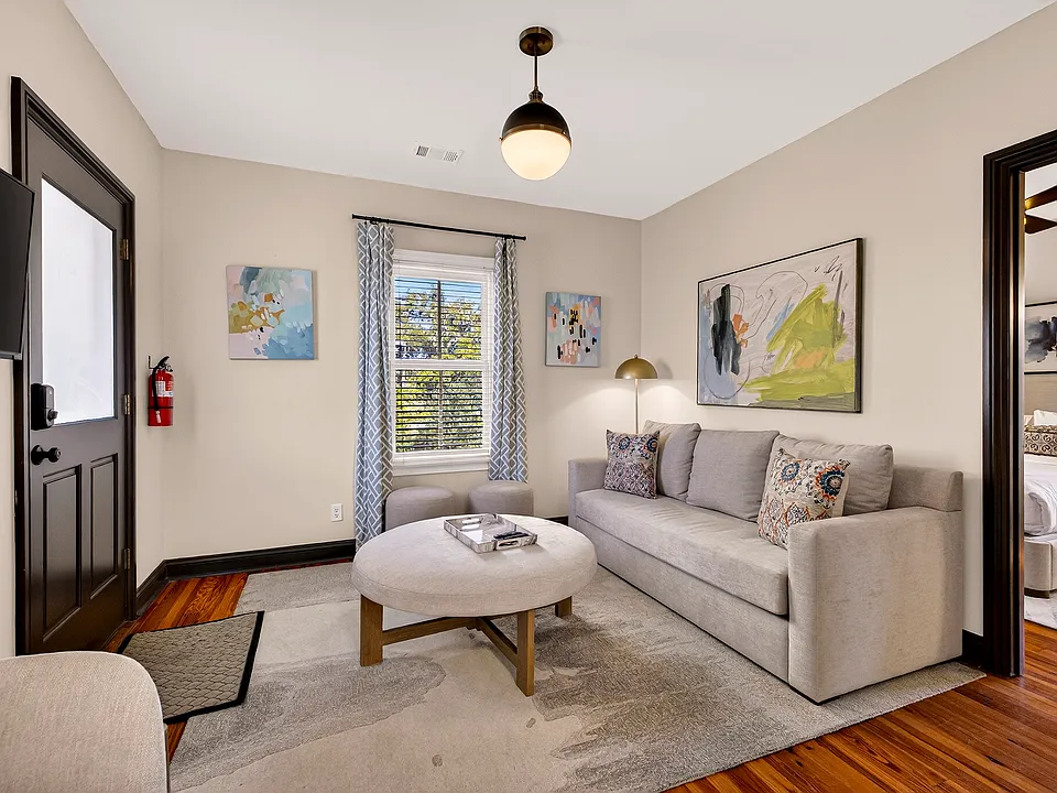 17 W Park Ave
