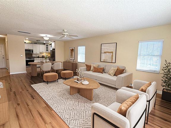 3rd image of 701 Poinsettia Rd APT 340