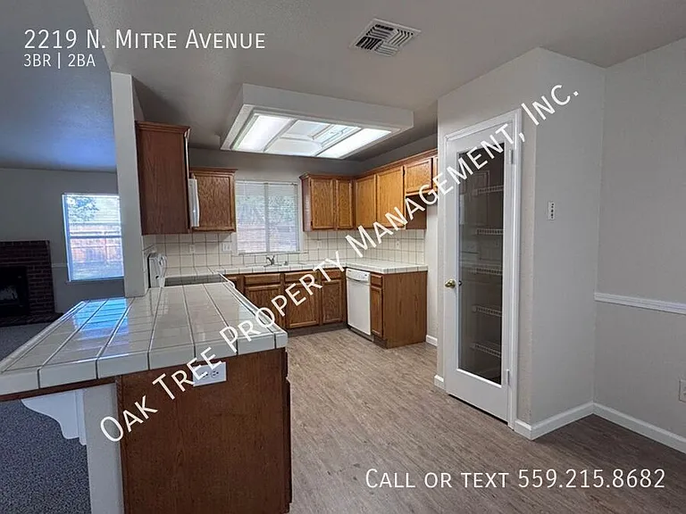 2219 N Mitre Ave — Photo 8