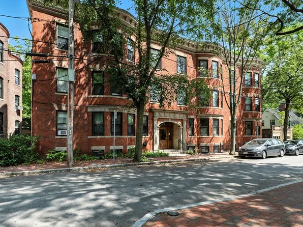 26 Hurlbut St APT 3, Cambridge, MA 02138