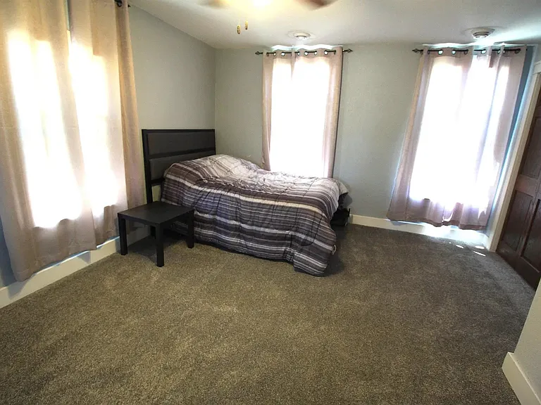 212 S Madison St — Photo 7