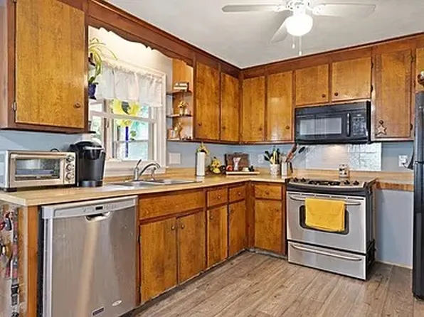 114 Emory St APT 1, Attleboro, MA 02703