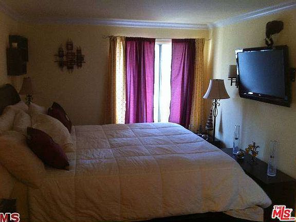 5th image of 21400 Burbank Blvd APT 301