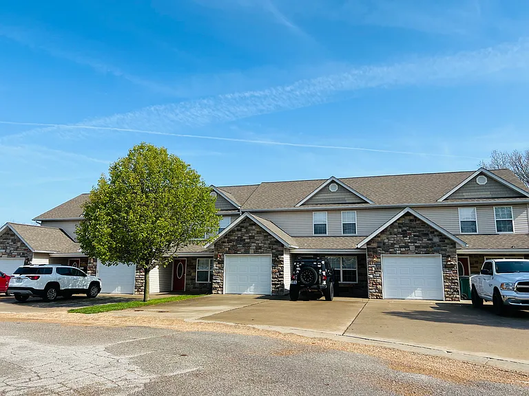 16144 Holy Cross Ln #D — Photo 3
