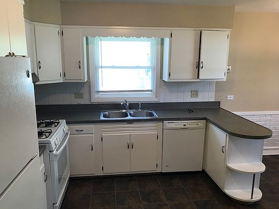 5th image of 1113 S Leslie Ln