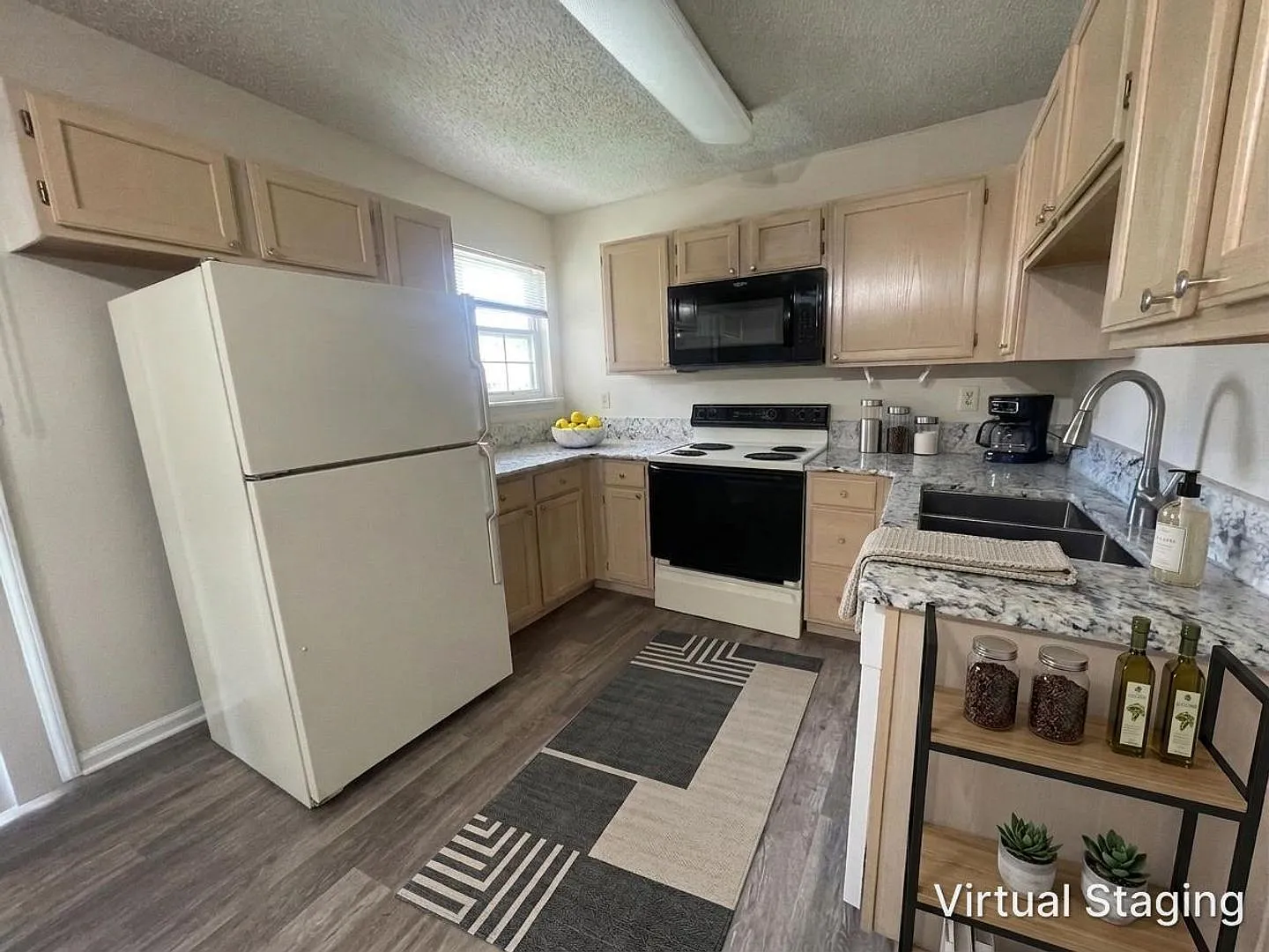Renovated Nice Garden Level 2 bedroom 2 Bath Apartment near Branson Hills — Photo 2