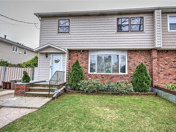 3rd image of 40 Montauk Pl