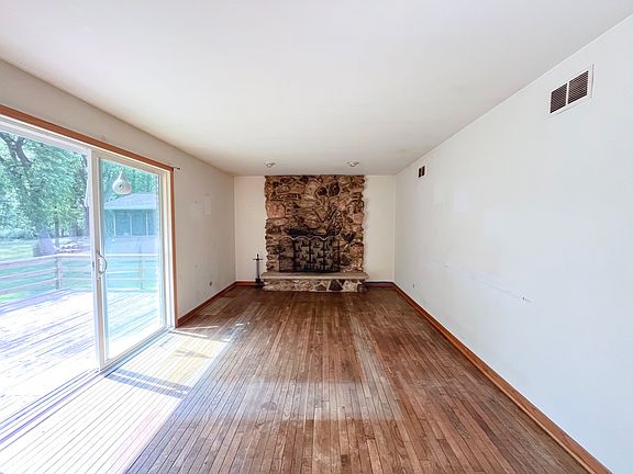 5th image of 749 Tara Dr