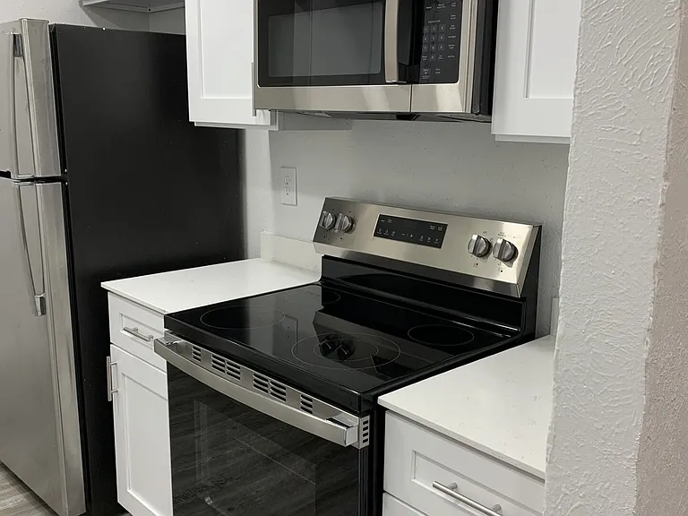 Oak Manor Apartments — Photo 28