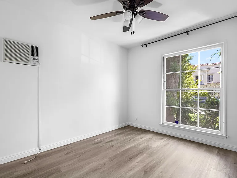 145 S Roxbury Dr #1 — Photo 7