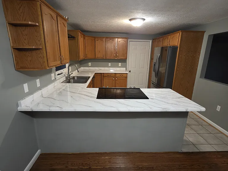 108 Amsden Dr — Photo 2