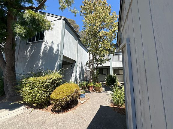 2nd image of 415 Occidental Cir