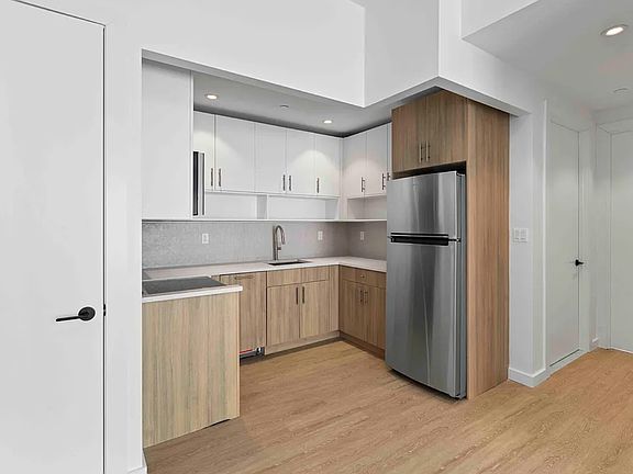 2nd image of 315 Linden Blvd #4